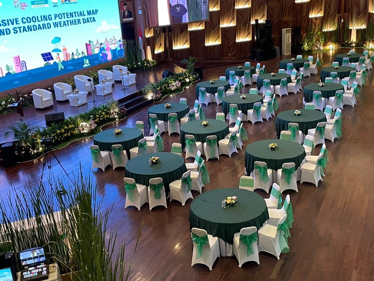 sewa meja bulat jakarta..